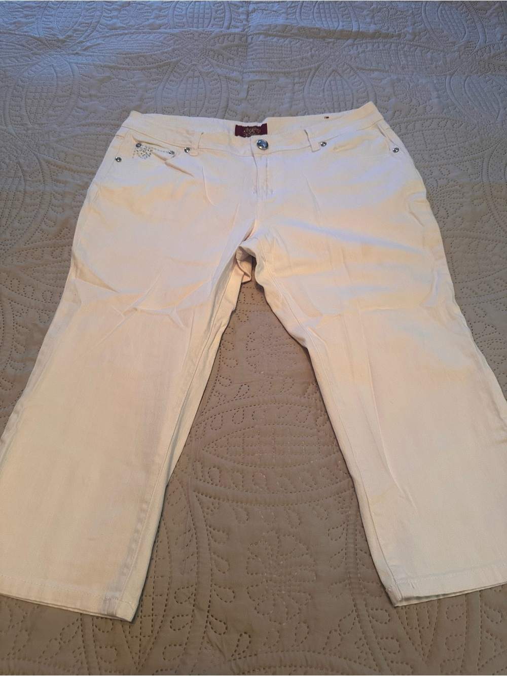 one 5 one White Capri Pants